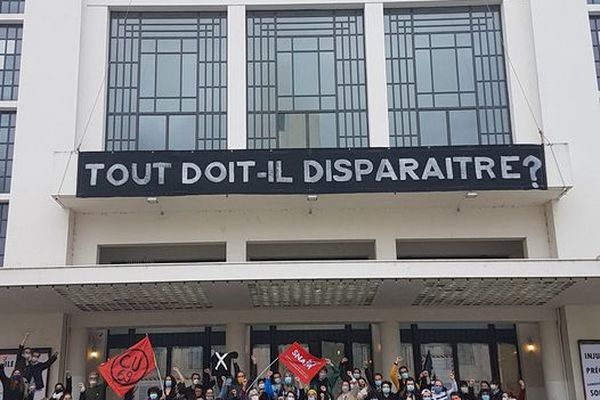 Le TNP, Théâtre National Populaire de Villeurbanne (Métropole de Lyon) est occupé par des intermittents du spectacle depuis vendredi 12 mars, pour rejoindre le mouvement national de protestation lancé au théâtre de l'Odéon à Paris.