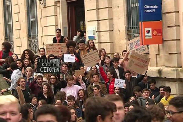 Des lycéens d'Henri IV se sont rassemblés pour bloquer leur établissement mardi 13 novembre 2018