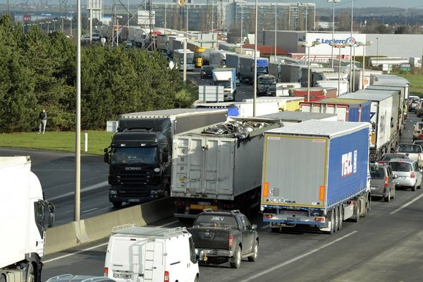 Barrage filtrant des routiers sur le périphérique de Caen en 2015