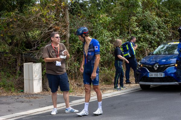 Thibaut Pinot, après sa chute sur la 2ᵉ étape du Tour Poitou-Charentes 2023.