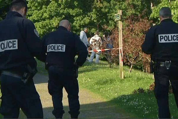 Les forces de police en investigation jeudi au parc de la Plaine du Verger à Trégueux (22)