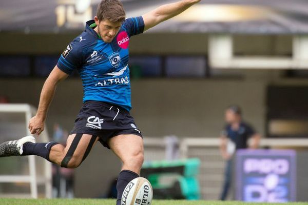 Le Sud-Africain Demetri Catrakilis pendant le match opposant Montpellier à Castres, le 12 juin dernier, à l'Altrad-Stadium de Montpellier.

Montpellier's South African flyhalf Demetri Catrakilis scores a conversion during the French Top 14 rugby union match Montpellier vs Castres on June 12, 2016 at the Altrad stadium in Montpellier, southern France. AFP PHOTO / BERTRAND LANGLOIS 