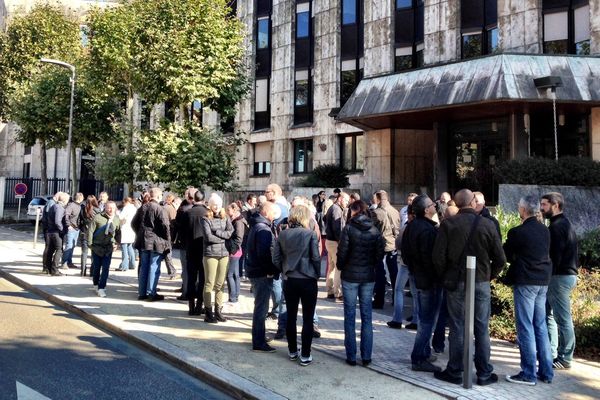 Rassemblement à Metz, mardi 11 octobre 2016, devant l’hôtel de Police.