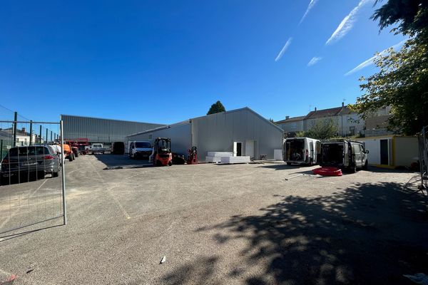 Le supermarché provisoire de 300 mètres carrés à élu domicile sur un terrain de handball de la ville, le temps des travaux de l'ancien Super U Express, situé rue du Docteur-Bergonié.