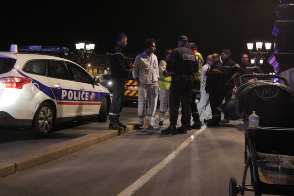 Le 21 novembre sur le Pont de Pierre.