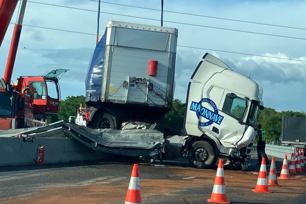 Un camion accidenté sur la RCEA vers Palinges (Saône-et-Loire), jeudi 23 mai 2024.