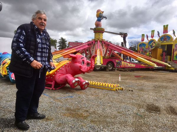 Poitiers Les Forains Installent Leurs Maneges Pour L Ouverture Samedi De La Fete Foraine