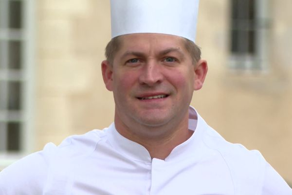 Jérôme Schilling devant son restaurant Lalique-château Lafaurie-Peyraguey