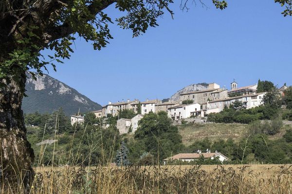 Lagrand, une des villages de la commune de Garde Colombe.