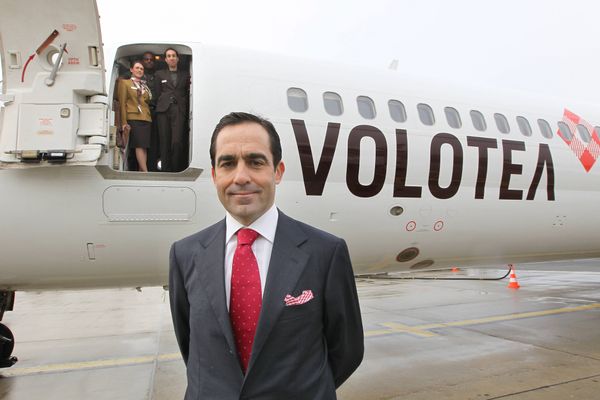 Carlos Munoz, président de Volotea, devant l'un des avions de la flotte.