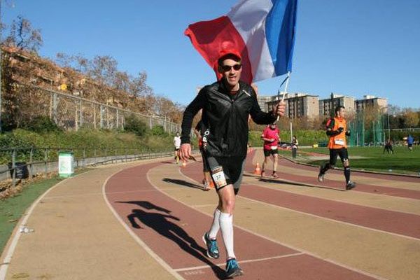 Dernier tour de piste pour Stéphane Ruel à Barcelone après avoir parcouru 252 km en 24 heures?.