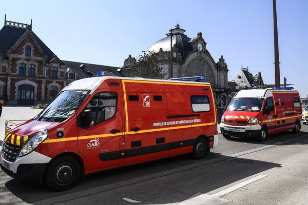 Le 1er avril 2020, des patients d'Île-de-France et atteints du coronavirus arrivent en train à Saint-Brieuc pour être pris en charge