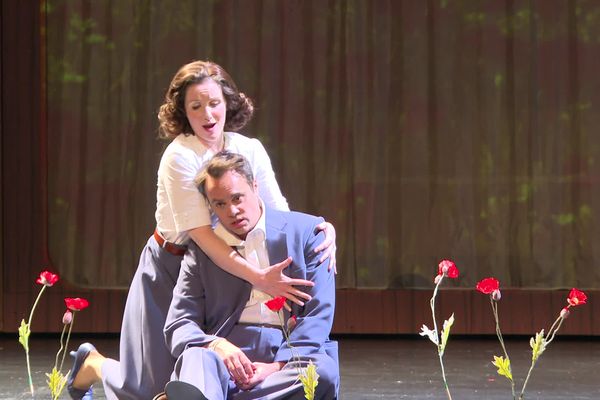 À l'opéra de Rennes, Elsa Benoit et Julien Behr incarnent les personnages d'Anne Trulove et de Tom Rakewell, dans cet opéra composé par Igor Stravinsky et mis en scène par Mathieu Bauer.