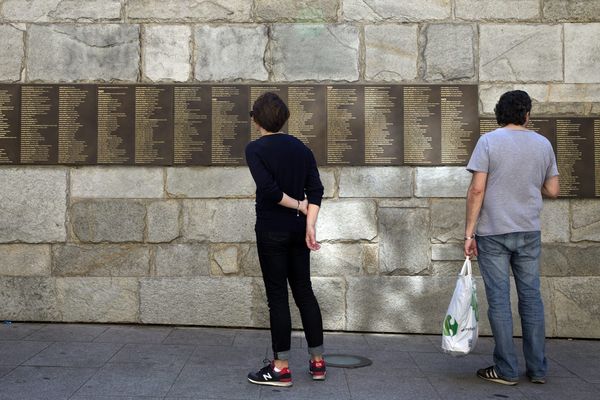 Le Mur des Justes, à proximité du Mémorial de la Shoah dans le Marais à Paris rend hommage aux Français qui ont aidé des juifs pendant la Seconde Guerre mondiale.