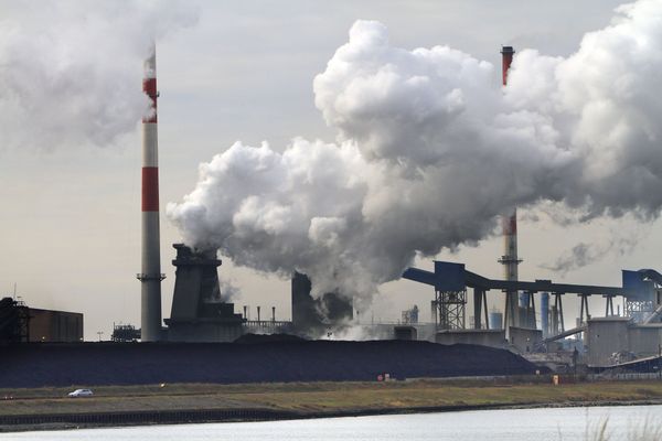 La production européenne d'acier a notamment été ralentie par l'incendie du haut fourneau principal de Dunkerque.