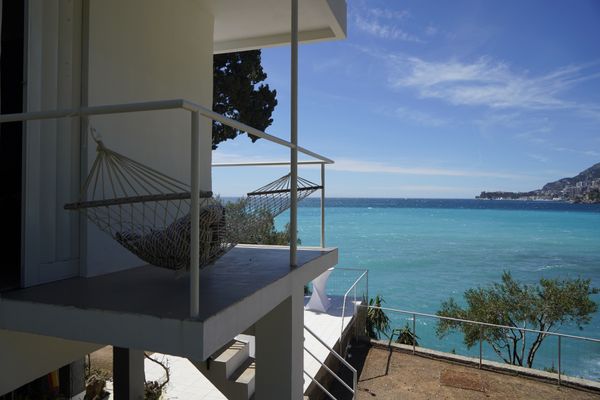 La vue imprenable sur la Méditerranée depuis la villa E-1027, située à Roquebrune-Cap-Martin.