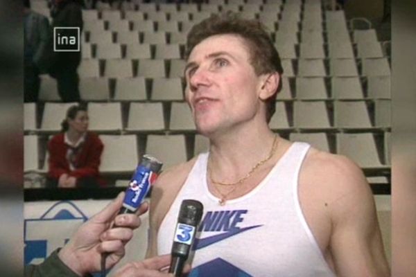 En 1994, la star ukrainienne du saut à la perche, Sergueï Bubka, a participé à un meeting organisé à la maison des sports de Clermont-Ferrand par Philippe d'Encausse. Il a passé une barre à 6 mètres mais échoué à trois reprises à 6,16m.