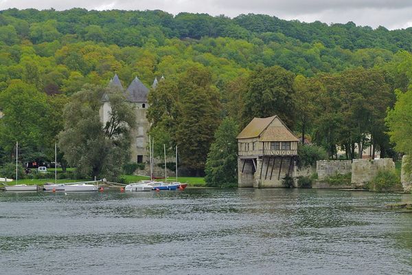 Dans l'Eure, à Vernon, le ciel de ce VENDREDI sera de plus en plus nuageux au fil des heures.