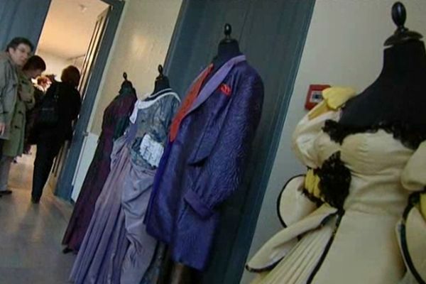 La réserve des costumes du théâtre abrite entre 3000 et 4000 pièces.