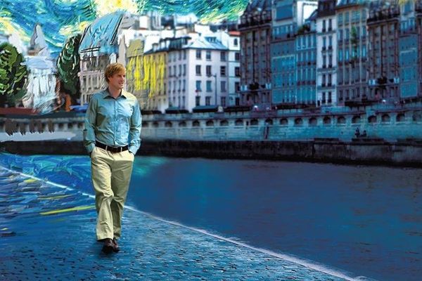 Un américain se balade à Paris dans le film de Woody Allen, "Minuit à Paris" (Midnight in Paris). 