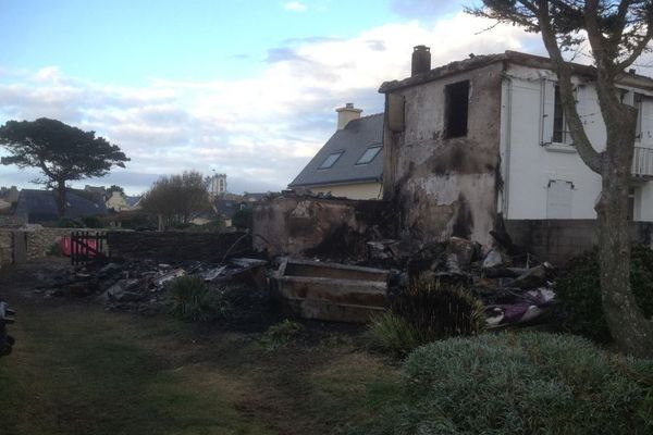 Il ne reste plus rien de la maison en bois, détruite par les flammes ce 17/11/2017