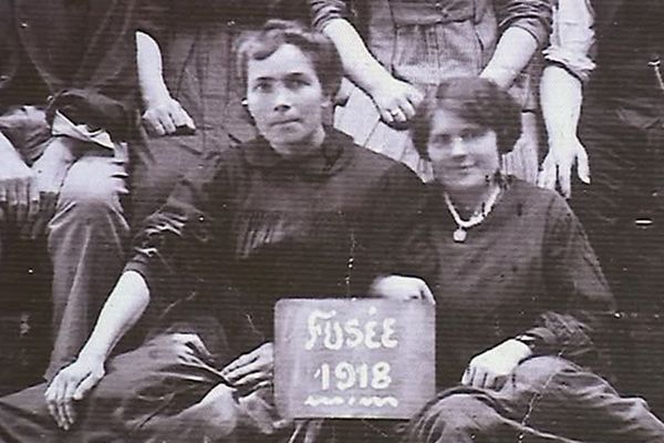 Entre 1916 et 1918, les femmes ont représenté plus de 20% des effectifs de la Manufacture d'armes de Châtellerault dans la Vienne.