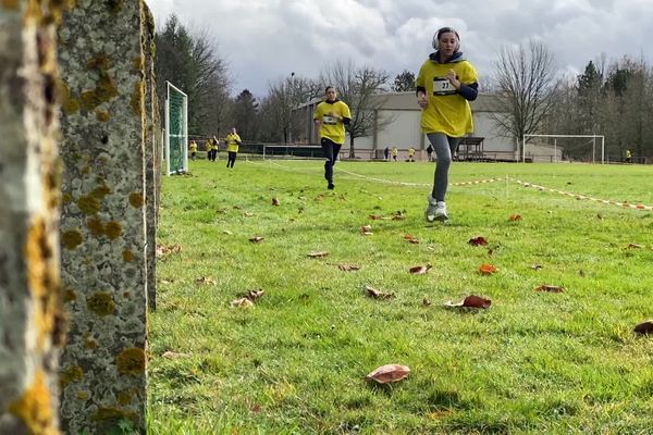 Un cross à Bellac, en Haute-Vienne, pour sensibiliser à l'endométriose - 12/03/23 -