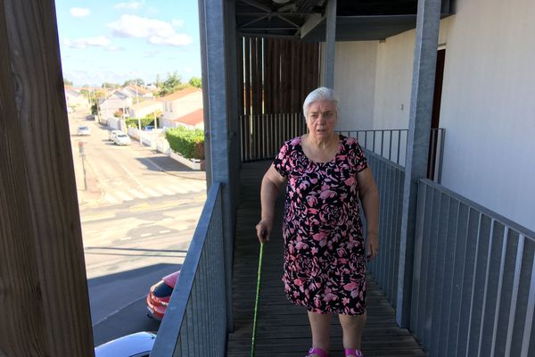 Marie-Thérèse Fraquet est handicapée. Elle habite au deuxième étage de cet immeuble qui est sans ascenseur depuis 19 mois.