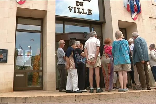 Plusieurs bénévoles se sont retrouvés tôt ce lundi 8 juillet au matin pour venir en aide à 17 familles.