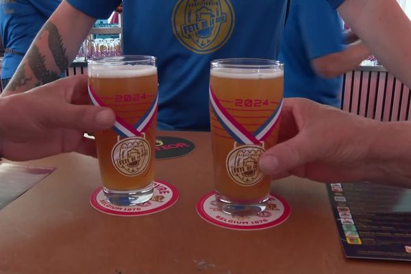 Les verres collector de l'édition 2024 de la fête de la bière de Schiltigheim sont ornées de médailles, clin d'oeil aux JO de Paris, qui ont contraint les organisateurs à avancer l'événement d'un mois.