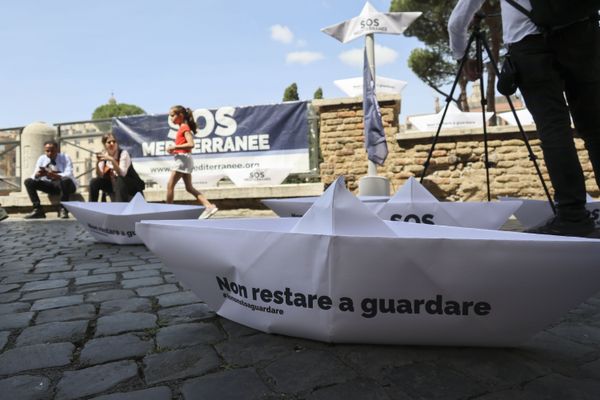 L'organisation humanitaire SOS Méditerranée qui porte secours aux migrants, continue de réclamer l'application du droit international.