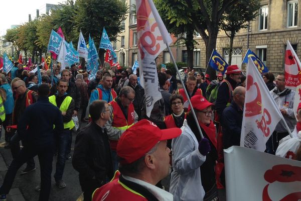 Près de 1200 personnes ont défilé ce mardi 10 octobre dans les rues de Reims.