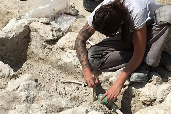 Une centaine de sépultures découvertes sur un chantier de fouilles archéologiques