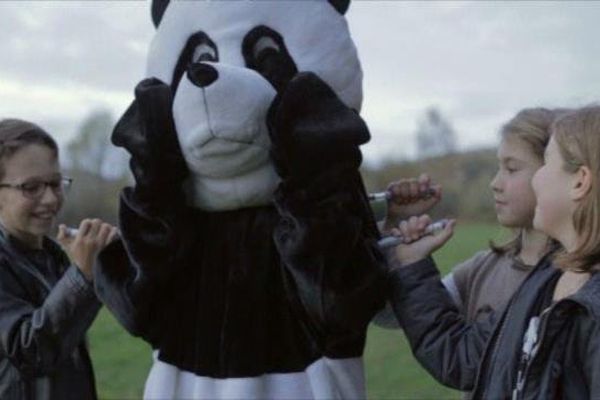 Le panda, mascotte de l'association, fédère les action et aide à dédramatiser le message.