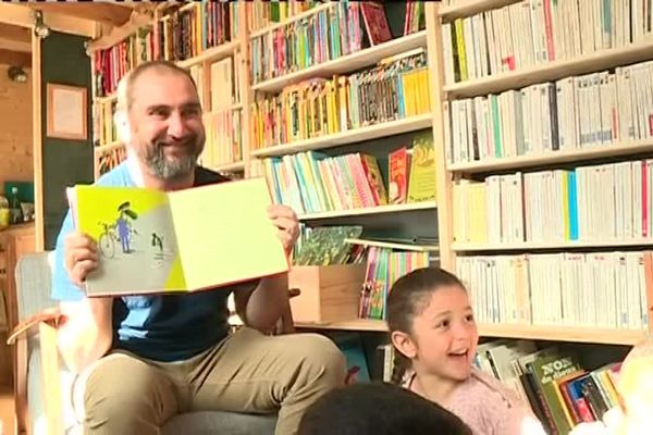 A Pontarlier, les livres viennent à vous. Une image de Jean-Louis SAINTAIN