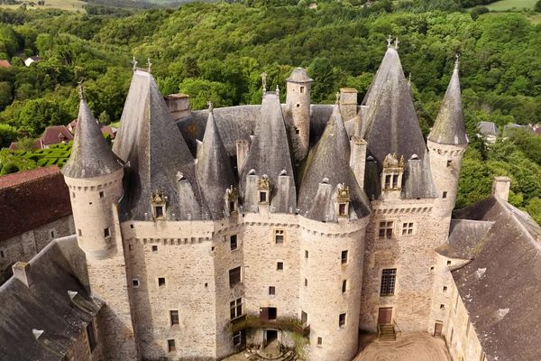 Le château de Jumilhac fait partie de la route Richard Coeur de Lion