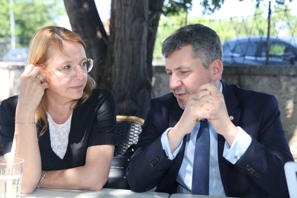 Sophie Vaginay Ricourt en campagne avec le député Franck Allisio, président du groupe RN à la région et conseiller de Marine Le Pen et de Jordan Bardella.