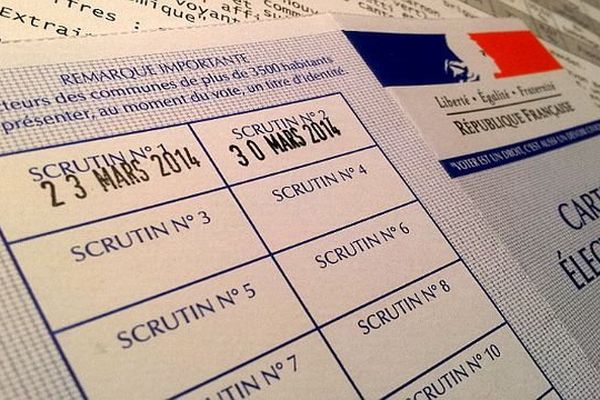 Une carte d'électeur pour les scrutins des municipales des 23 et 30 mars 2014.