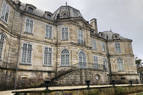 La façade nord du château de Donjeux, un style rocaille plus Louis XV.