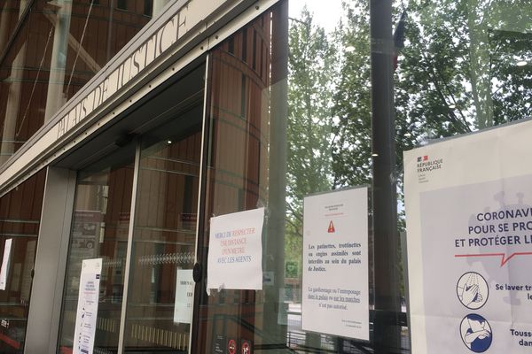 Le palais de justice de Toulouse s'adapte aux normes sanitaires imposées par le Coronavirus.