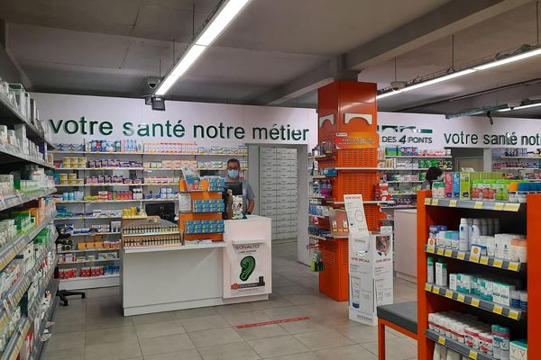 Les pharmaciens en Occitanie ont dû annuler des rendez-vous de vaccination à cause d'un problème d'acheminement des doses.