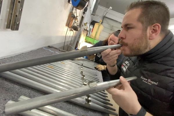 Victor Mangeol est un artisan d'art au service des orgues d'églises.