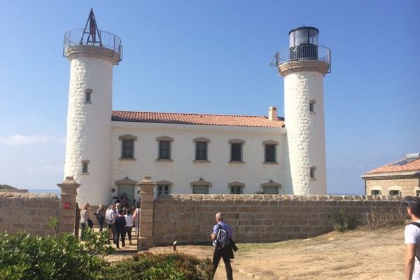 Le phare de Senetosa présente la particularité d'être équipe de deux tours.