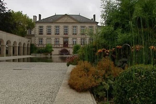 La mairie de Bressuire.