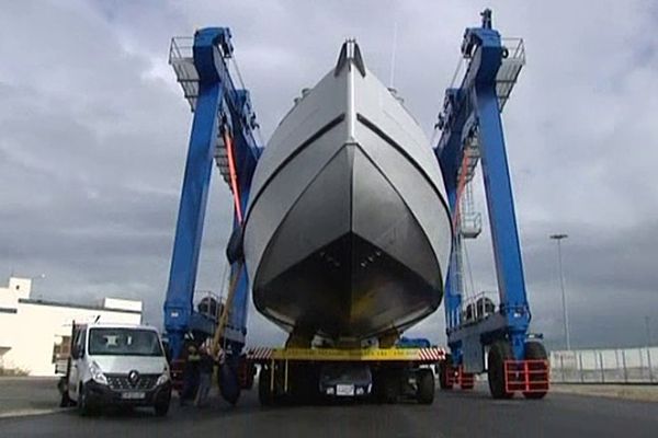 Le nouvel élévateur du port de Cherbourg prend en charge des bateaux allant jusqu'à 40 mètres de long et 11 mètres de large.