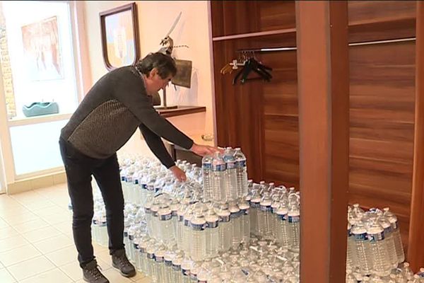 Adrien Zolfo a prévu un stock d'eau pour les habitants de la commune 