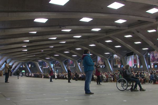 En 2020, les fidèles ont été dix fois moins nombreux à assister à la messe du Rosaire à Lourdes.