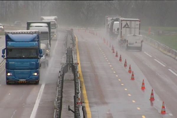 L'autoroute A6 fait l'objet de travaux pour aménager une 37ème voie vers Auxerre