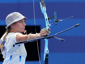 Grâce à sa victoire lors de la petite finale des JO de Paris, Lisa Barbelin devient la première archère française à décrocher une médaille olympique, en bronze.