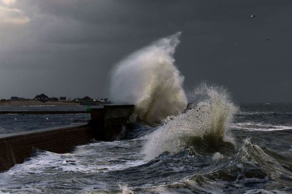 Digue de Lesconil (Finistère)